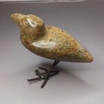 Huset ved Havet stenfugl med stålben